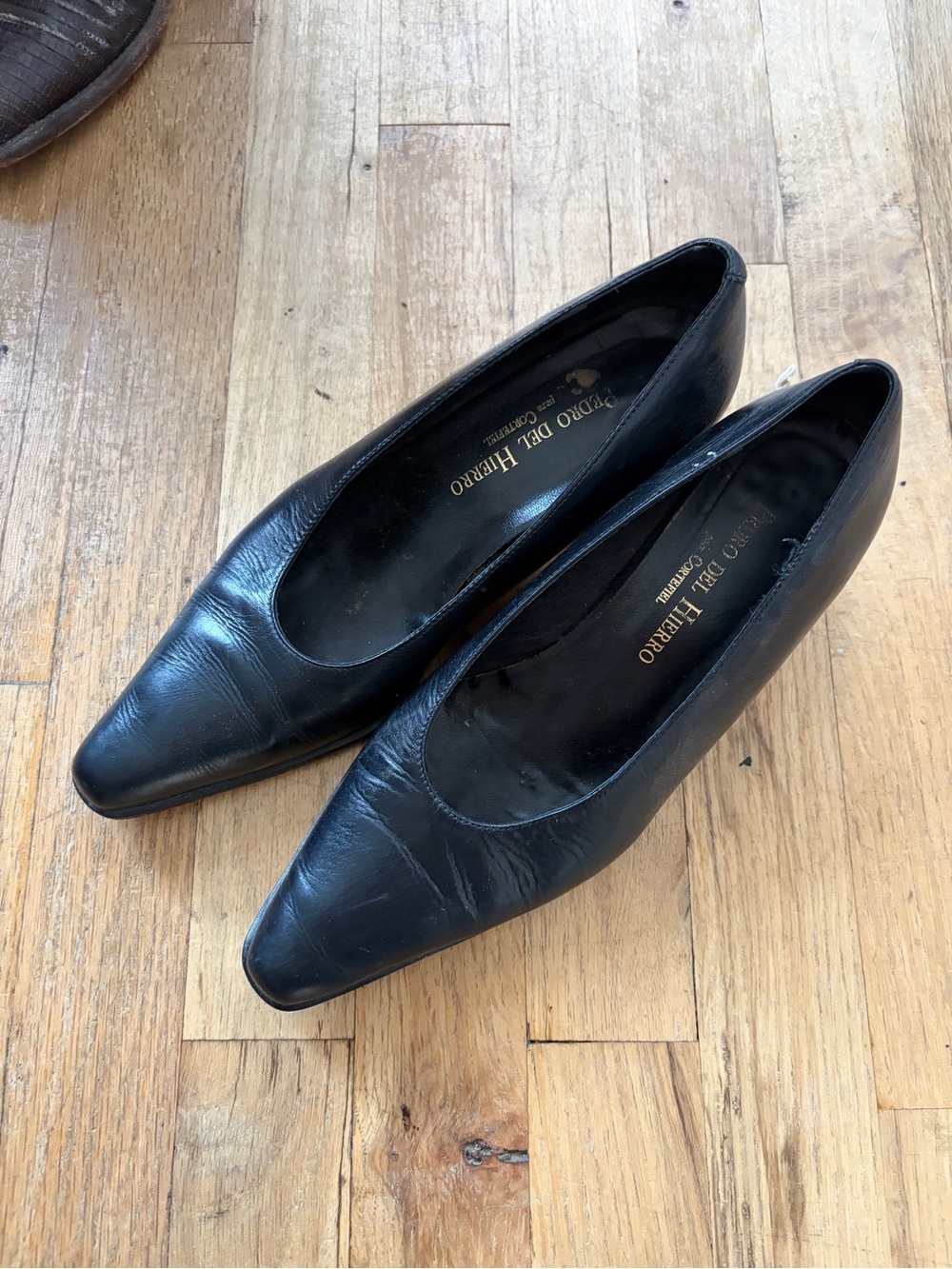 Black Leather Pointed Heel Pumps